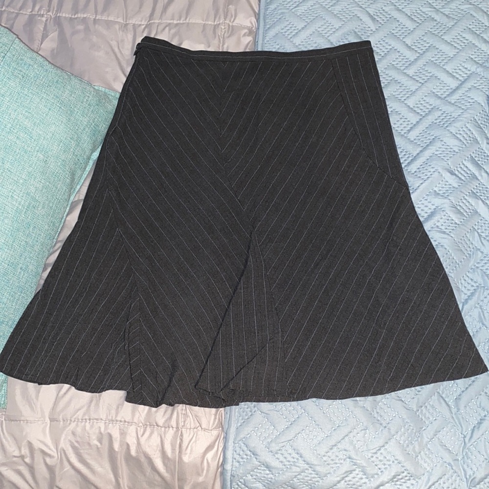 Old Navy Essential Stretch Rayon Blend Low waist Skirt grey lt. blue pinstripe 4